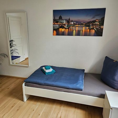 95Qm Erdgeschosswohnung Im Villenviertel Vollausgestattet Mit Kamin, Balkon Und Garten - Wlan Gratis Wilhelmshaven Luaran gambar