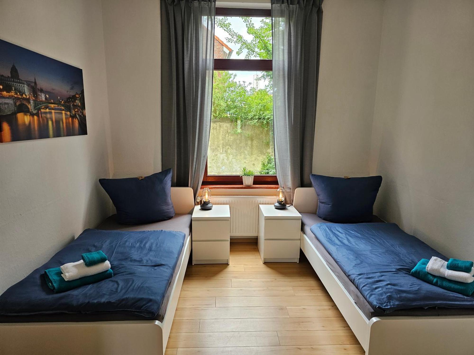 95Qm Erdgeschosswohnung Im Villenviertel Vollausgestattet Mit Kamin, Balkon Und Garten - Wlan Gratis Wilhelmshaven Luaran gambar